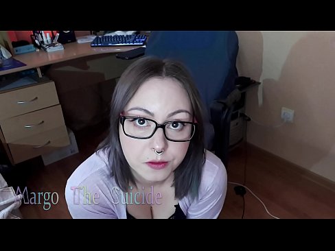 ❤️ Moza sexy con lentes chupa un consolador profundamente ante a cámara ️❌ Porno de calidade en nós