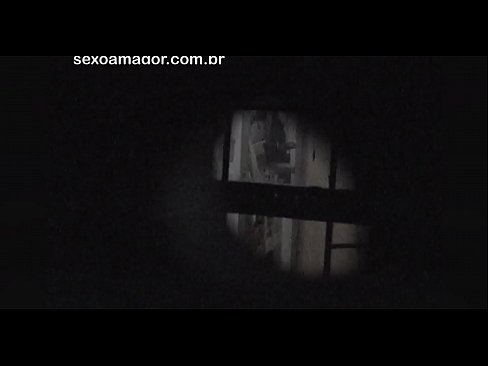❤️ Blondie é gravada en segredo por un voyeur do barrio escondido detrás de ladrillos ocos ️❌ Porno de calidade en nós